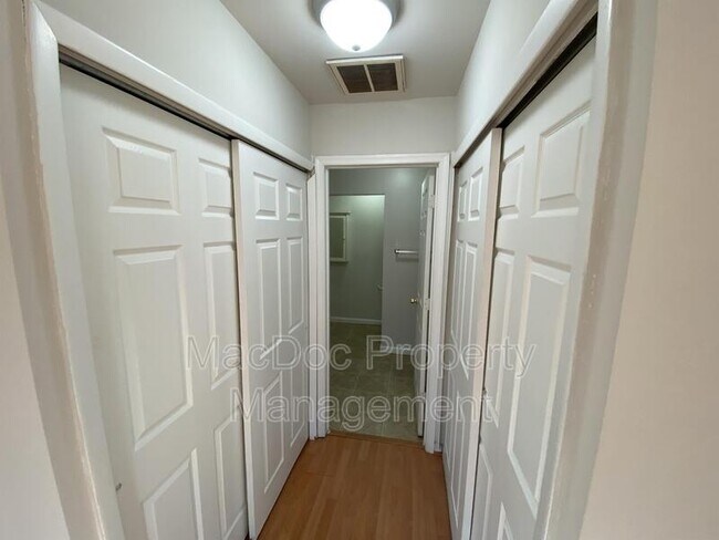 Building Photo - 117 Edgehill Dr