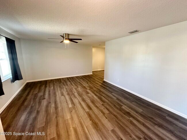 Building Photo - 2848 Watkins Dr