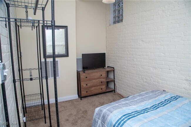 Building Photo - 11433 Ashbury Ave
