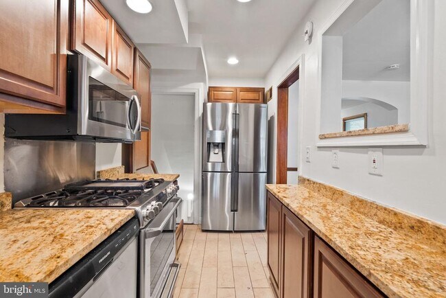 Building Photo - 2216 Good Hope Ct SE