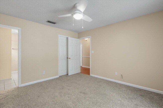 Building Photo - 135 Ivernia Loop
