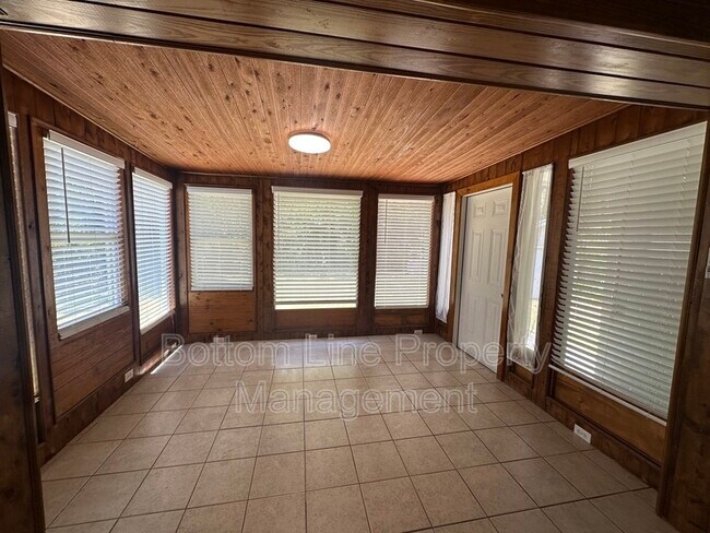 Building Photo - 4453 Oakmont Cir