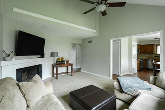 Building Photo - 67 Groton Dr