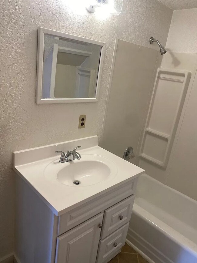 Building Photo - 404 S Marion St