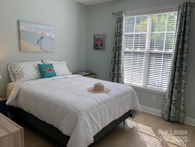 Building Photo - 9033 Rosalyn Glen Rd