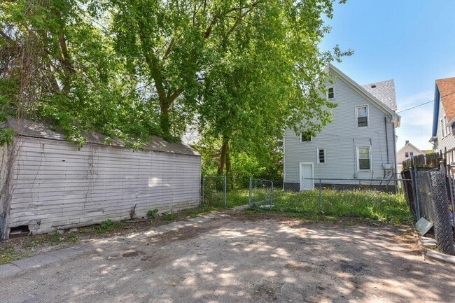 Building Photo - 2932 N Holton St