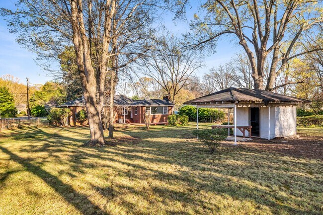 Building Photo - NW - Large Brick Ranch, Updated, Hardwoods, LR, DR, Den, Two Decorative Fire Places, Fenced, Stor...