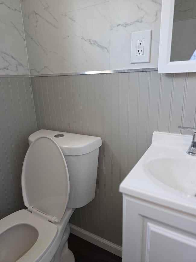 Bathroom - 5421 Bermuda Dr