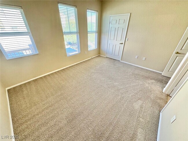 Building Photo - 10550 W Alexander Rd