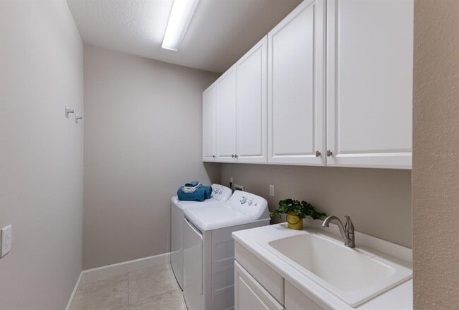 Building Photo - 8720 Bellussi Dr