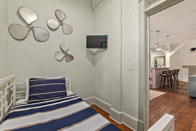 Building Photo - 92 Washington St