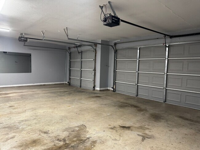 Building Photo - 5708 NW Valor Ave