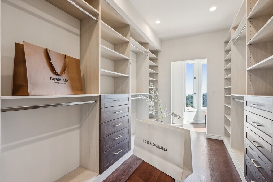 Building Photo - 2411 Mount Olympus Dr