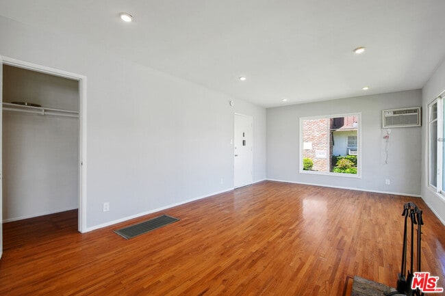 Building Photo - 5307 Vantage Ave