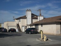 Building Photo - 924 W Atkins Ave