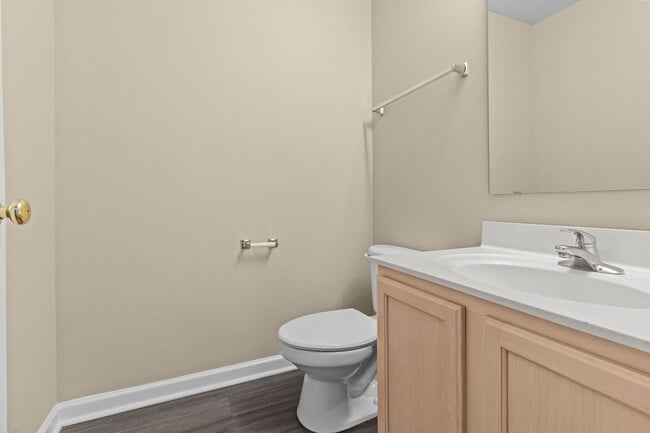 Building Photo - $1,650 FOR 6 MONTH LEASE!