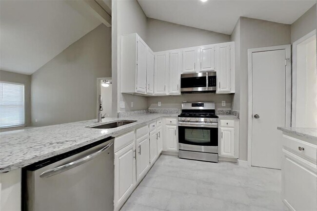 Building Photo - 10207 Horseshoe Bend Dr