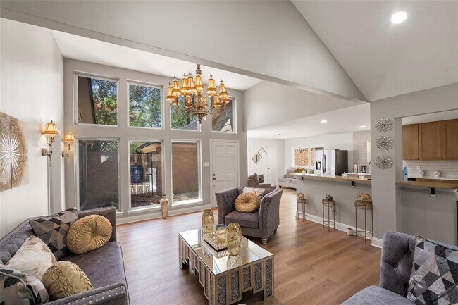 Building Photo - 15134 Corona Del Mar Dr