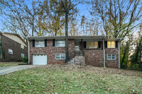 Building Photo - 900 Glenvalley Dr