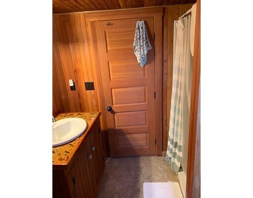 Building Photo - 10 Cove St