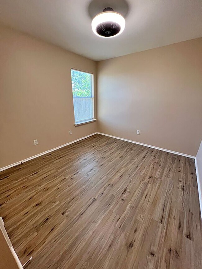 Building Photo - Great 3 Bdrm 2 Bath Home in North Denton Tx