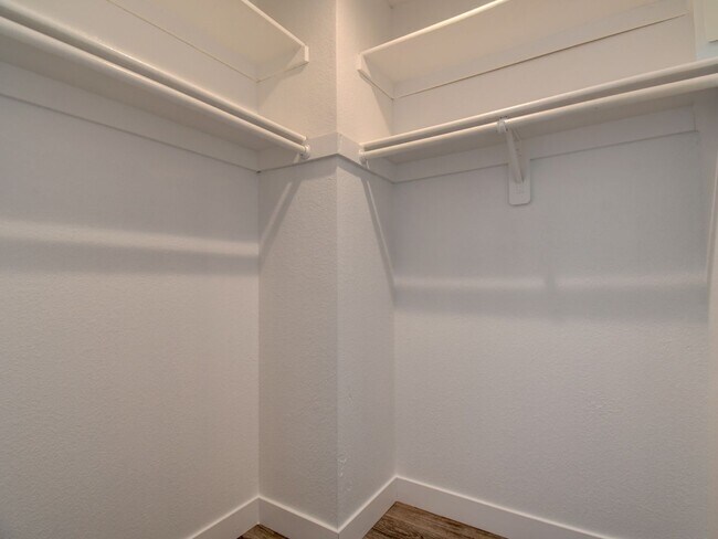 Building Photo - 6867 Tamarus St
