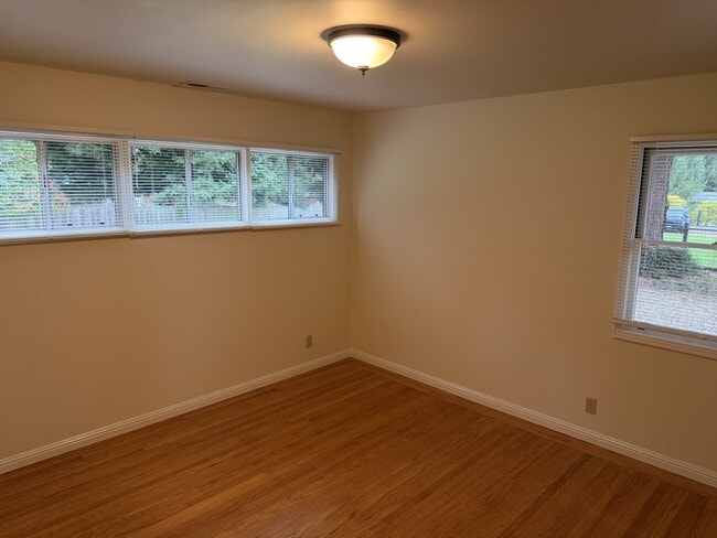 Building Photo - 2150 Vineyard Rd