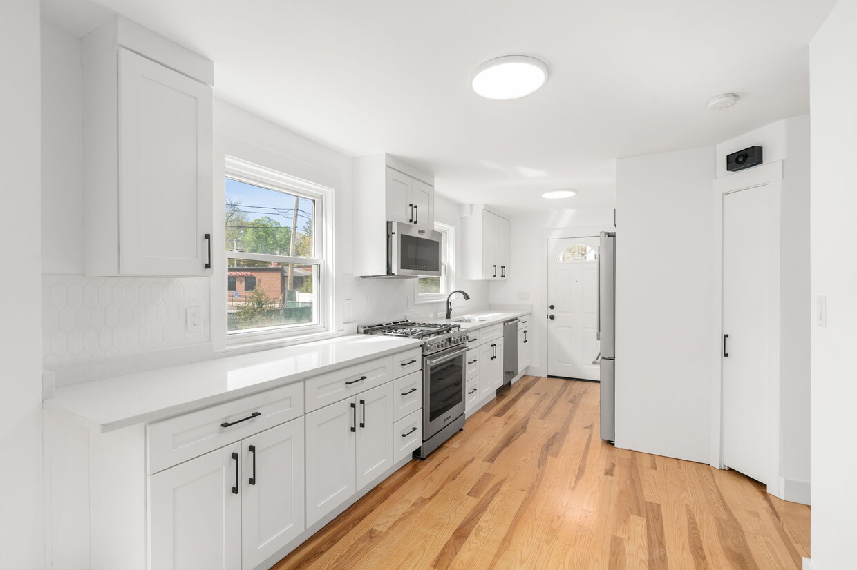 Building Photo - 29 Beaconwood Rd