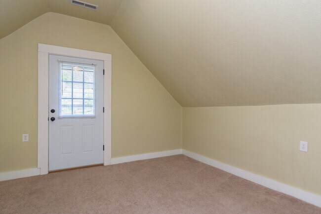 Building Photo - 369 Steele Rd