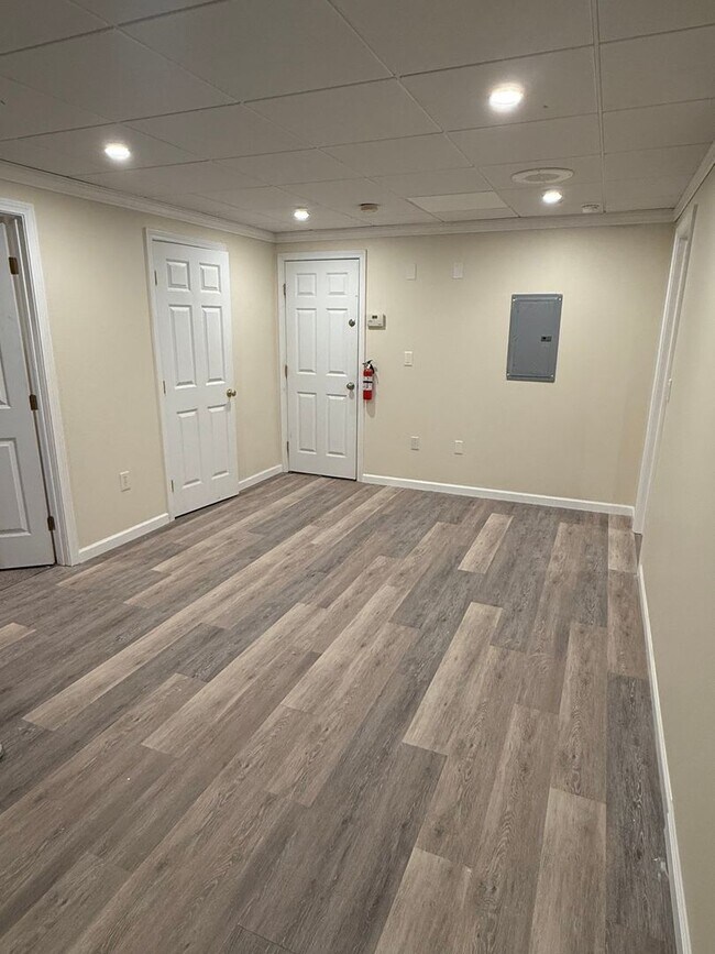 Building Photo - 1913 Dover Rd