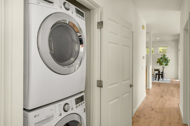 Building Photo - 2Bd/2Ba Issaquah Condo