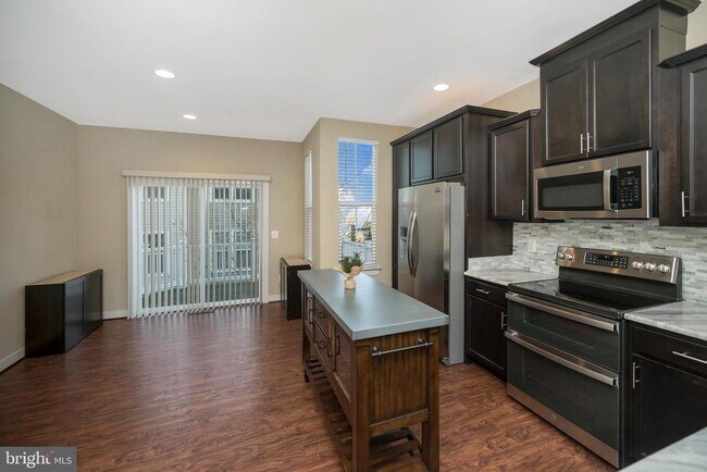 Building Photo - 100 Nestor's Pl