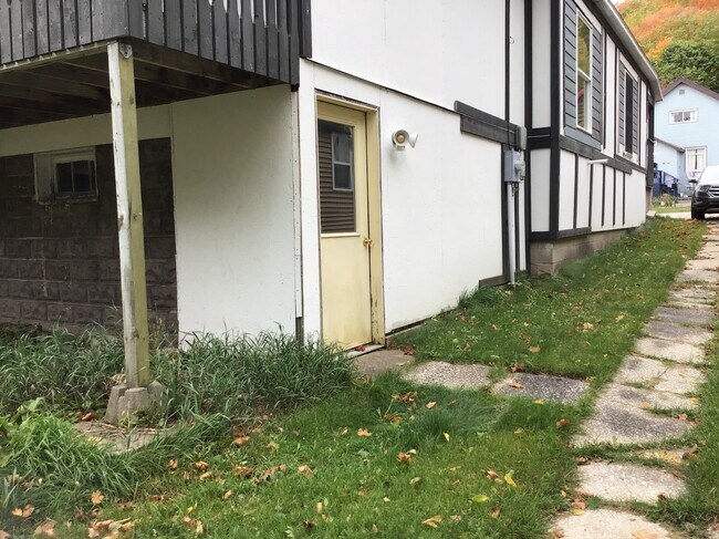 Building Photo - 710 W Superior St