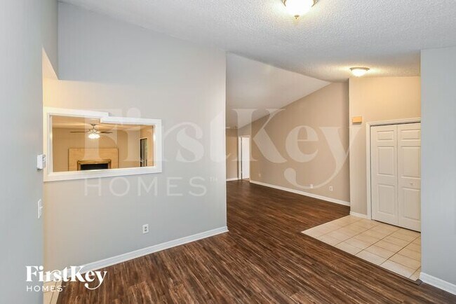 Building Photo - 798 Gilda Dr