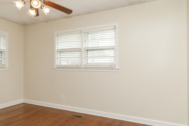 Building Photo - 801 Sunny Ln