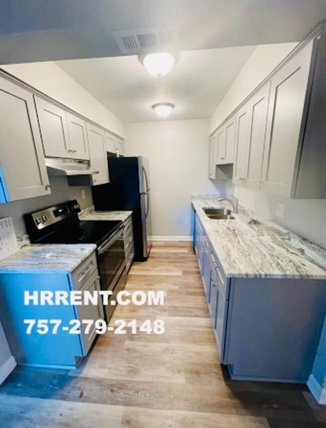 Building Photo - Beautiful recently Renovated 2 Bedroom 1.5...
