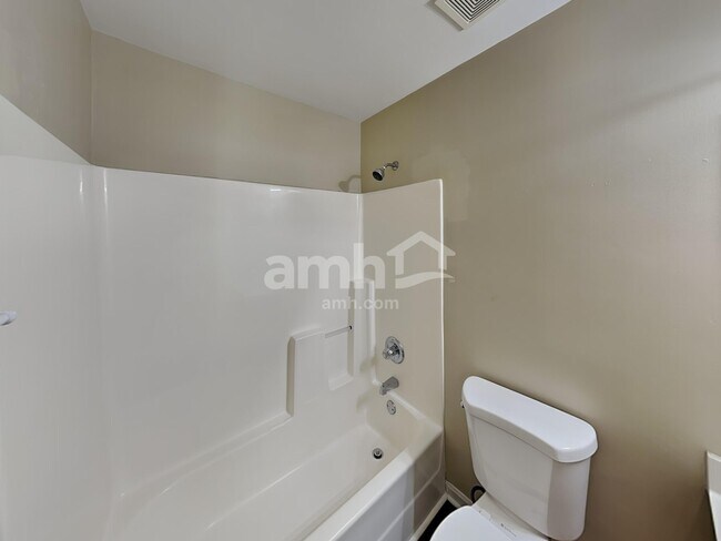 Building Photo - 2814 Sutherland Dr