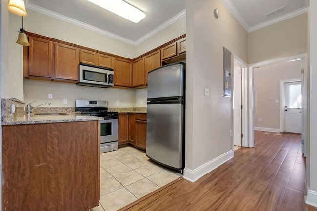 Building Photo - Midtown Tallahassee Townhome