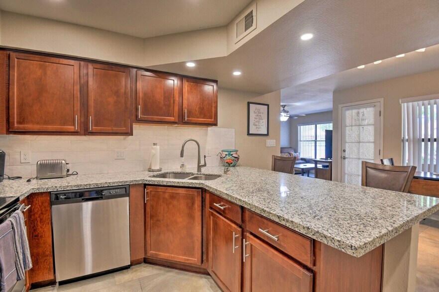 Building Photo - 8787 E Mountain View Rd