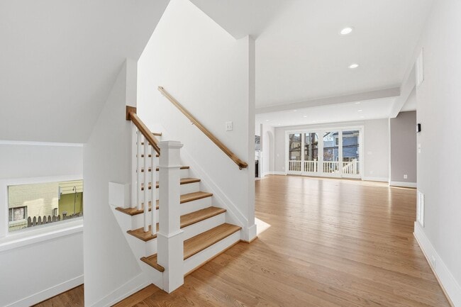 Building Photo - 1618 N Danville St