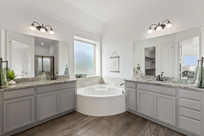 Building Photo - 4700 Topacio Dr