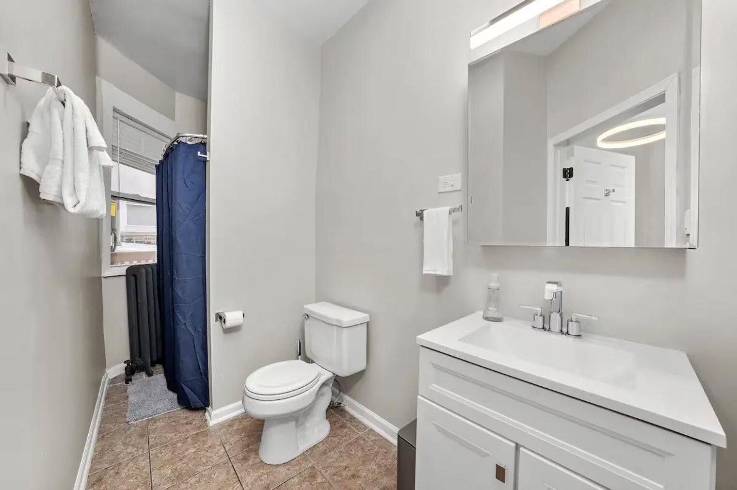 Building Photo - 2339 N California Ave