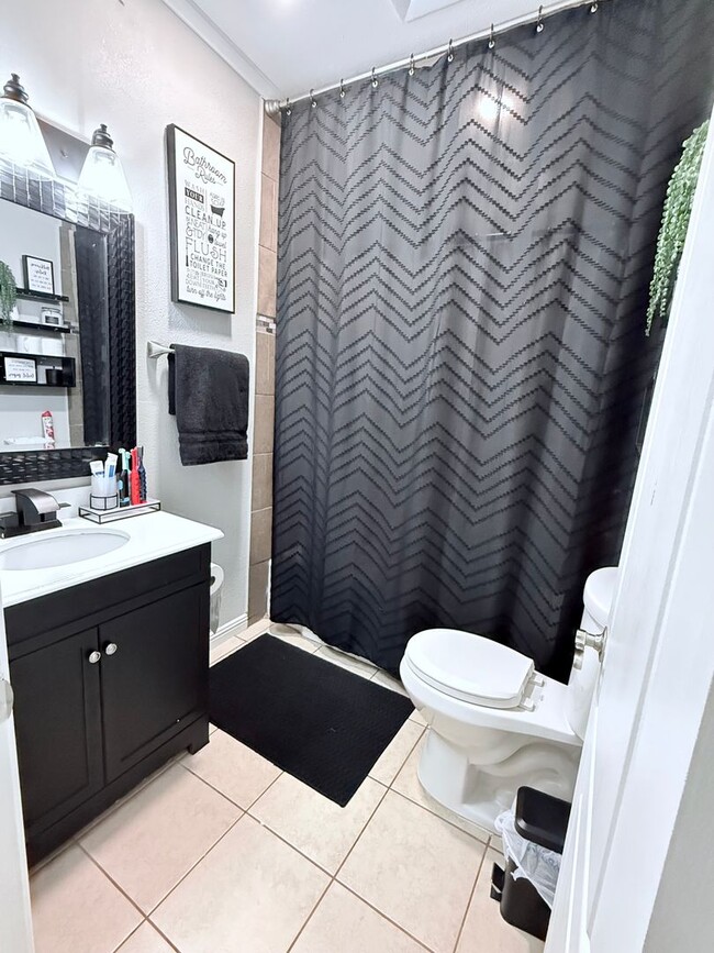 Building Photo - Northeast El Paso 3Bed/2Bath Refrig A/C