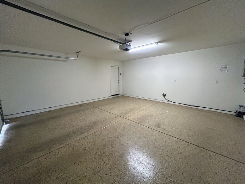 Building Photo - 2964 S Washington St