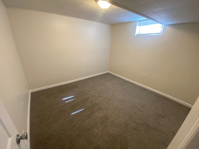 Building Photo - Updated Ranch Style Home