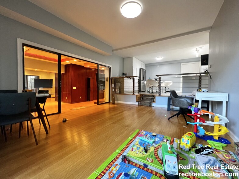 Building Photo - 57 Broadlawn Park