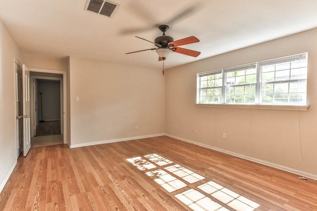 Building Photo - 3839 Sun Valley Dr