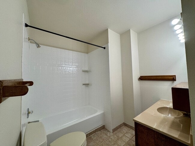 Building Photo - Welcome to your new home in the heart of T...