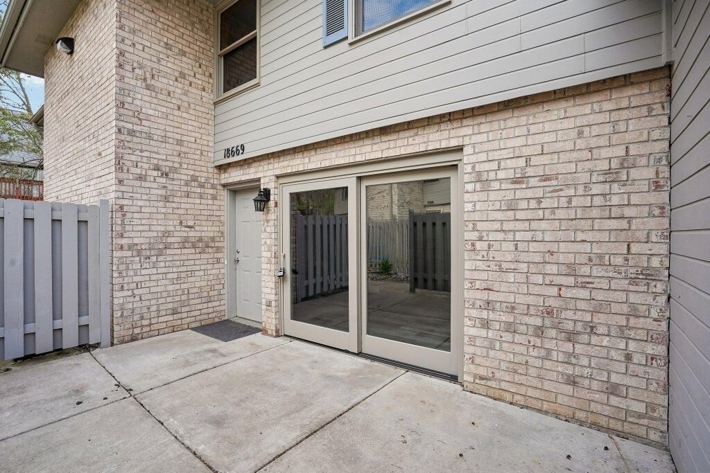 Building Photo - 18669 Clear View Ct