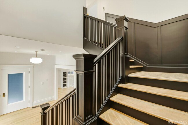 Building Photo - 244 16th Ave